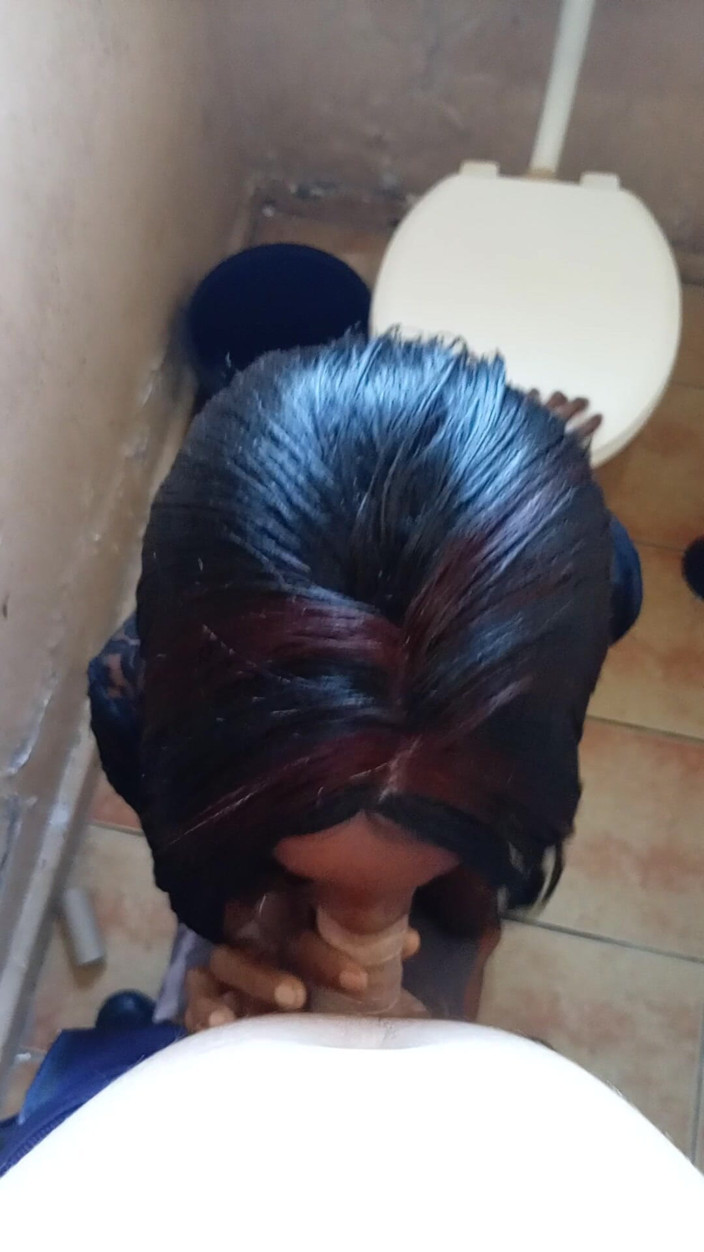 hothouse18xxx: Perempuan jalang hitam gaya doggy dan blowjob lelaki putih dalam...