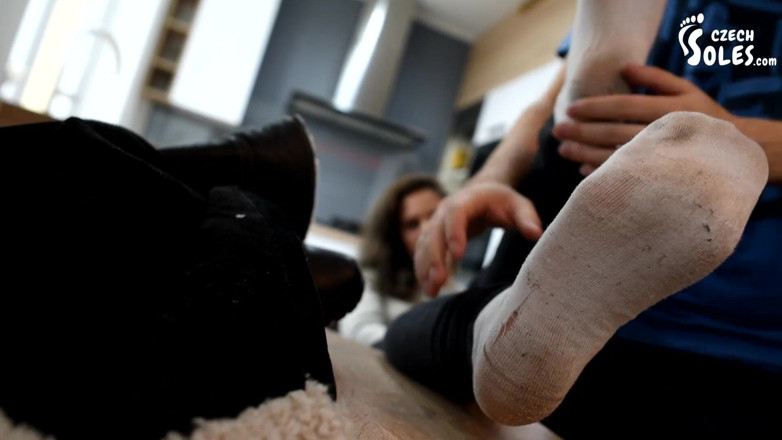 Czech Soles - foot fetish content: Siapa yang mau mencium kaus kaki dan sepatu botku?