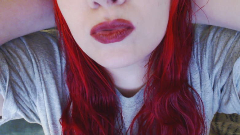Scarlet Vixen: Labial y boca fetiche al rojo caliente