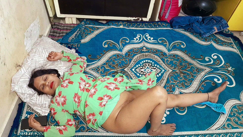 Hot Indian Aunty: Indian MILF &amp; Her Husband Passionate Hardcore Sex