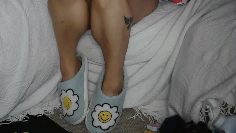 RedIvy420: Provocación De Pantuflas Y Chupando Terneros Gruesos Con Kepi Carter...