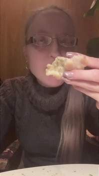 Restoranda asmr akşam yemeği