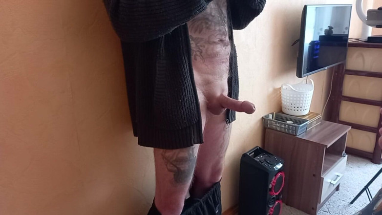 Zona901: Madrastra masturba mi polla y se quita la erección de...