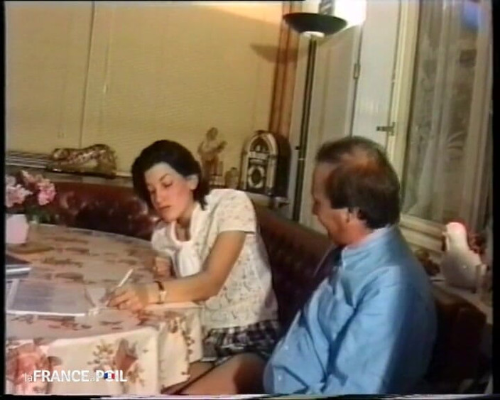 French Family Secrets: Een slecht geconcentreerde student die meer bereid is om te...