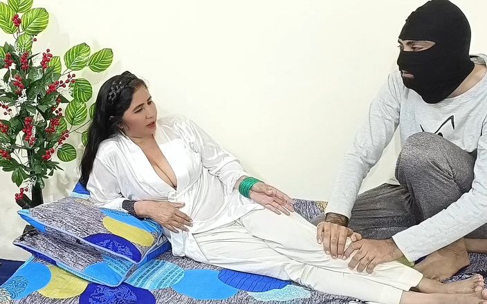 Raju Indian porn: Найкрасивіша індійська малкін займається сексом зі своїм наукером