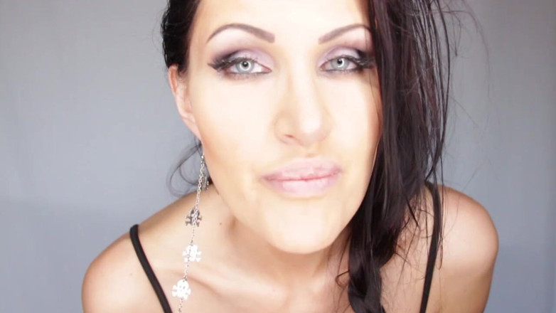 Lady Mesmeratrix Official: Le mie tette dominano il tuo lurido pisellino