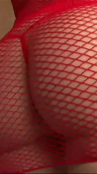 La formosa milf sara Jay viene scopata da un tipo bbc sul divano