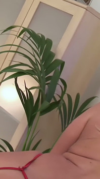 Dreier Mit Pinkem Dildo - Vollbusige Blondinen Und Eine Brünette in Netzstrümpfen Und Latex