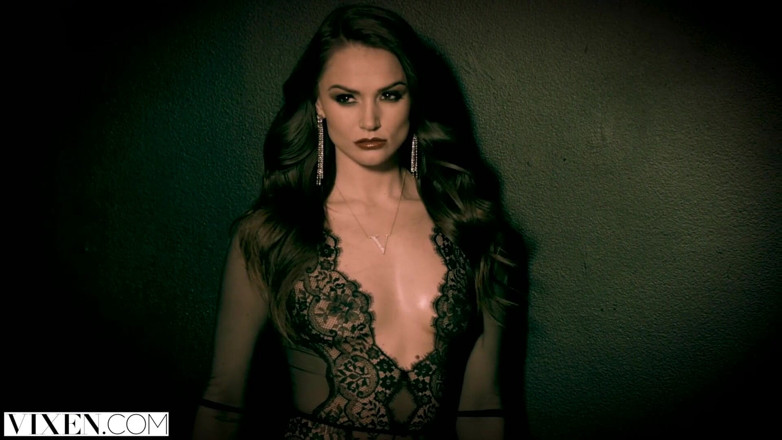 Vixen: VIXEN - Tori Black принимает два члена в наградном шоу после вечеринки