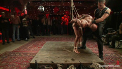 Bound in public: Živé focení: Svázaná na veřejné párty