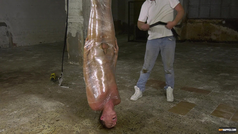 BoyNapped: Colgando como un pedazo de carne