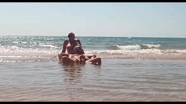 Crazyfamily 1970: Nuoto nudo