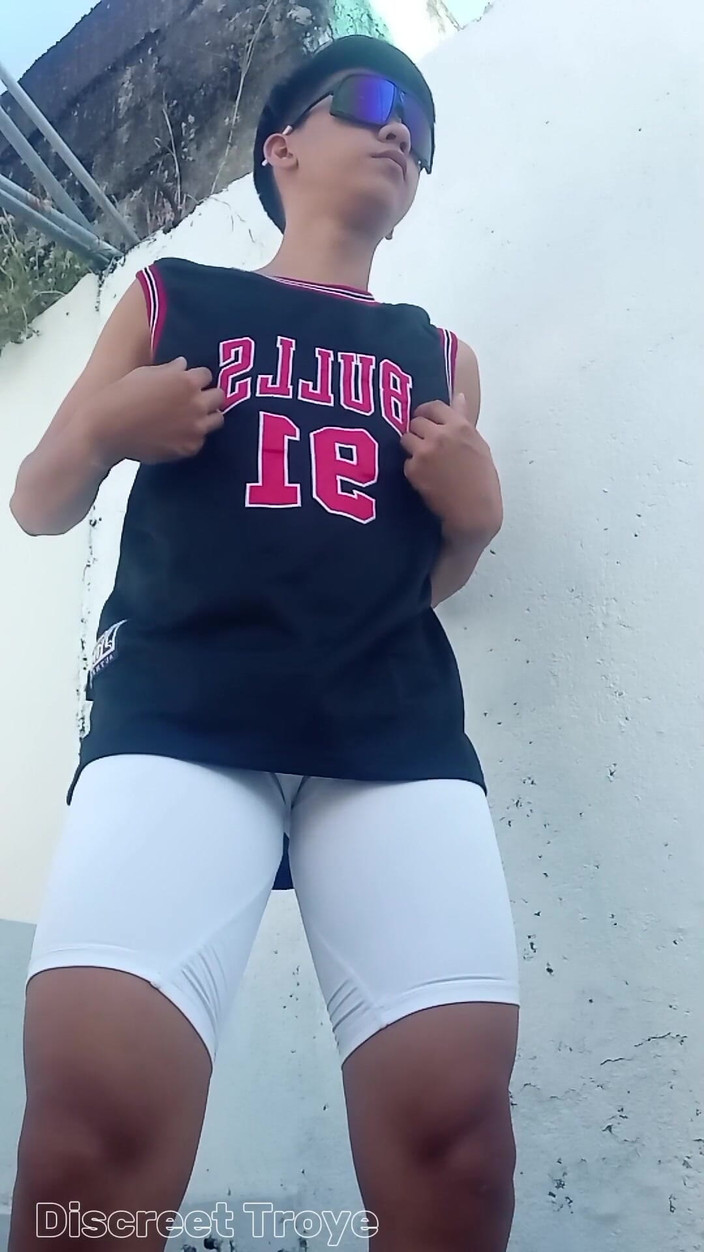 Troye_AsianPinoy: Pinoy se masturba novamente na quadra de basquete