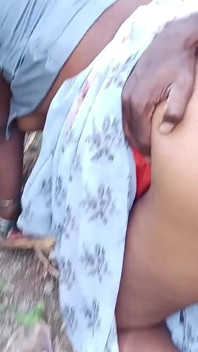 Bini India berkongkek di luar gaya doggy tegar dengan pantat besar – audio Marathi