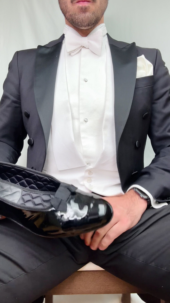 Master Shiny Shoes: Sprut i frack