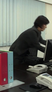 매혹적인 키가 큰 미시 여자