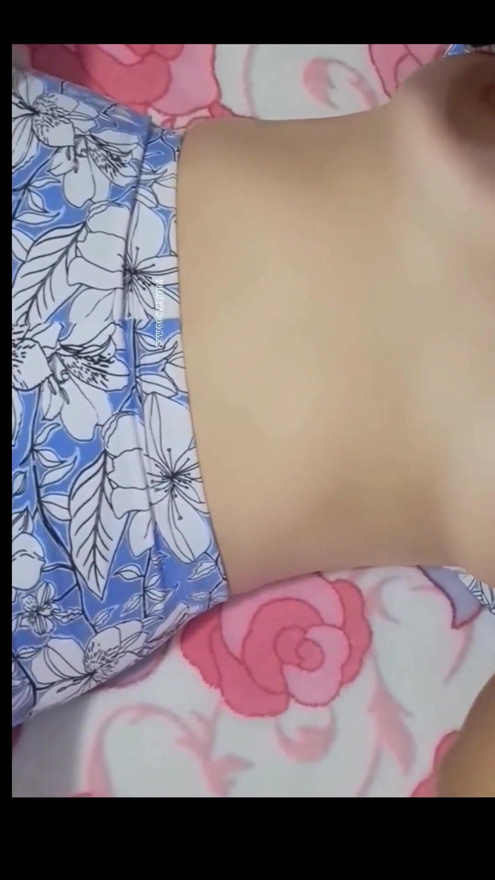 Studiotony: सौतेला बाप अपनी सौतेली बेटी को अपनी पत्नी के लिए गलतियां करता है और गलती से उसे वीर्य से भर देता है! (Casero Real)
