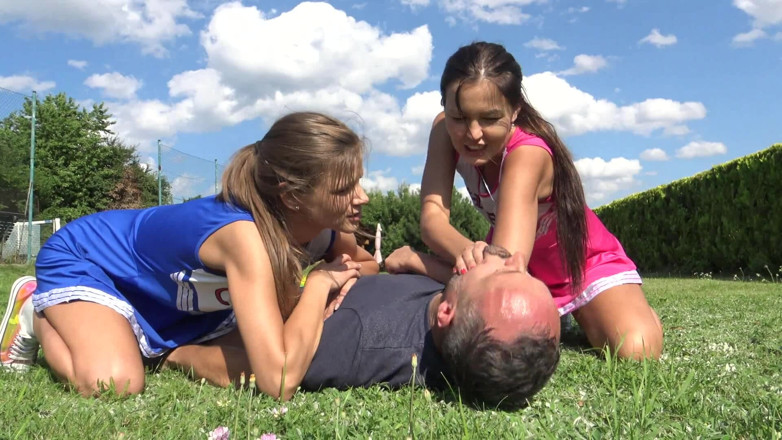 Femdom Austria: Cheerleader divertimento con schiaffi!