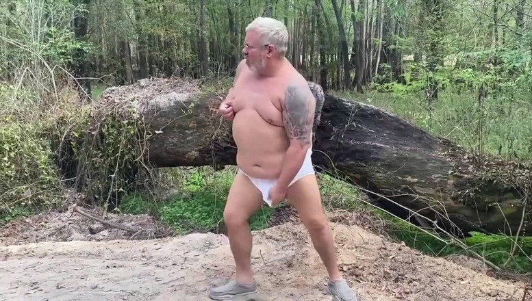 Hand-Free-Daddy-Chub: พ่นน้ำว่าใหญ่ของพ่อเลี้ยง