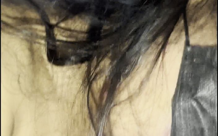 NikiRathod: Adora cavalcare il mio cazzo nella posizione della Cow Girl