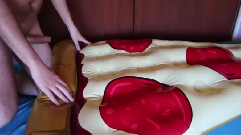 Inflatable Lovers: Піца надувна