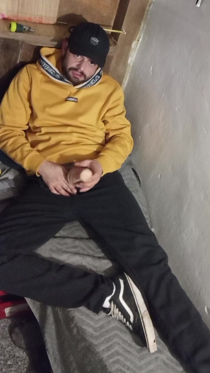 jerkofflover: Masturbujem Na Chatke V Posteli