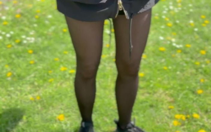 Sonya Pretty: Fată goală