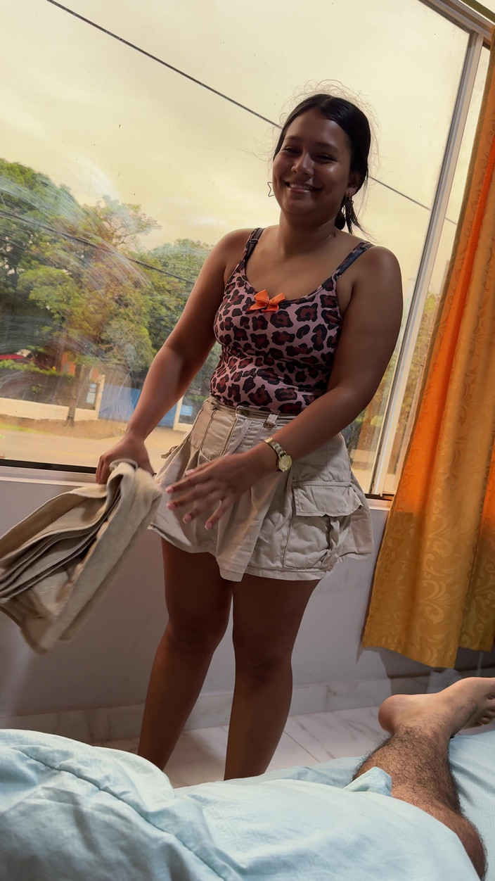 EMY_AND_JONH: Sie liebt es, mich auf meinen Schwanz zu springen, während...