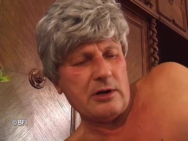 Nasty matures and dirty grannies club: Svádění mých prarodičů