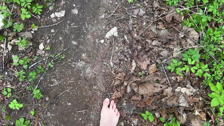Vasya Sylvia: Barefoot Walk in the Forest - Foot Fetish - Bare Feet!