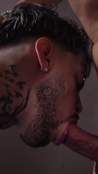 Mike tatuato tatuato caldo succhia il caldo twink magro magico
