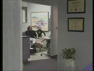 MMV films - The Original: De sexy brunette secretaresse wordt geneukt op kantoor door twee...