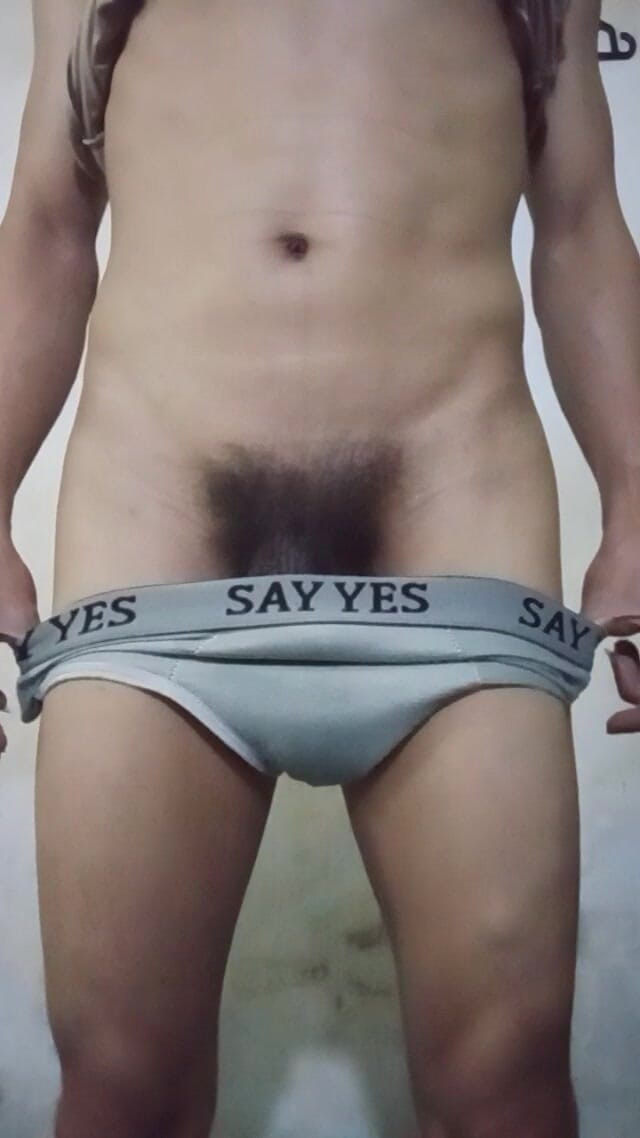 indo hot: Brincando com Meu Pau Pequeno - Pau Peludo