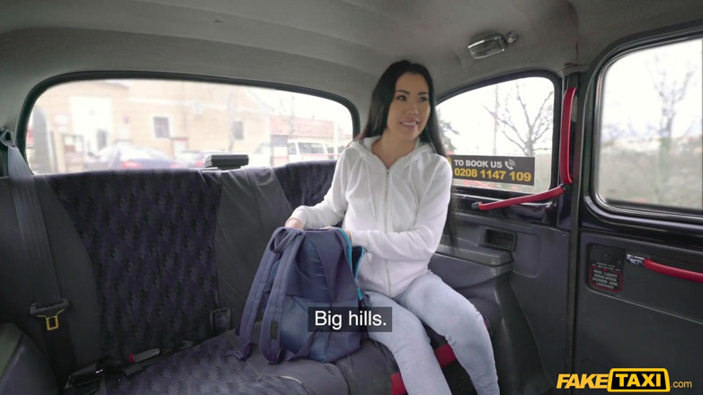 Fake Taxi: Fake taxi - les jambes de l’Asiatique Alina Crystall qui vont...