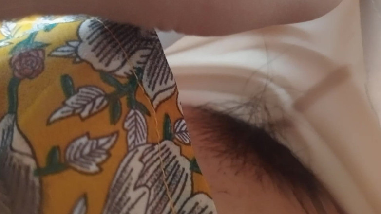 Mayumi Kanzaki: Video fetish gambe, mutandine e cavallo