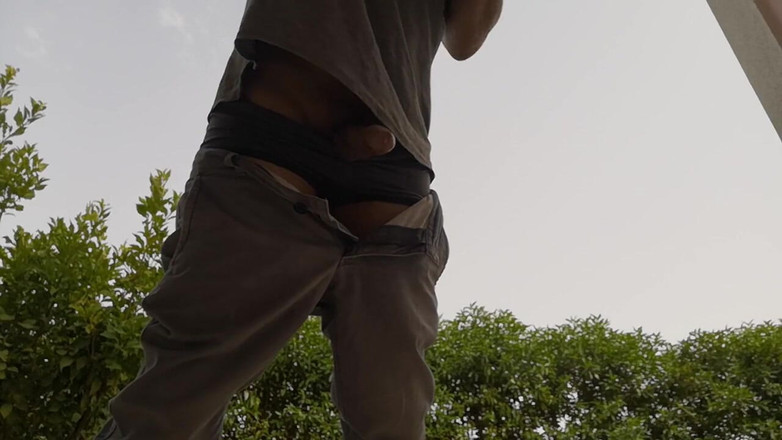 Rafael Torreano: Una veloce masturbazione all'aperto mentre ho una sigaretta