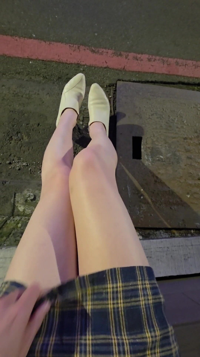 Taiwancdgirl: Masturbating on the Street