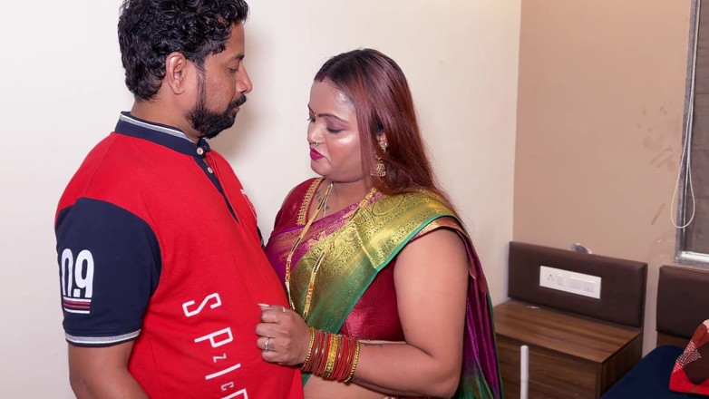 BoldkaAdda: Bhabi đã làm tình với người sửa chữa ac trong exchage...