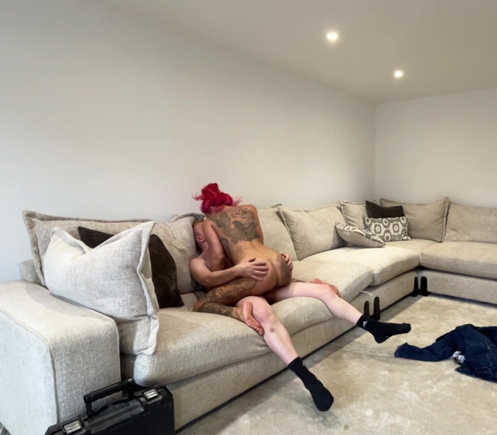 Neal downe: La casa della moglie del boss: scopando il mio capo...