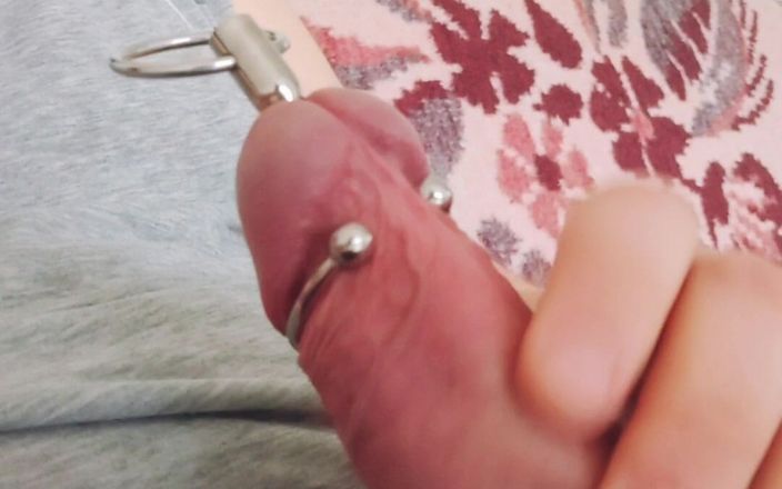 Amreis: Hardcore aftrekken met pik en ballenring! Pik urethra neuken en...