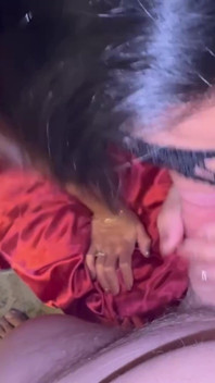 Pinay MILF - adoração de pau em primeiro plano para pingar porra nos peitos - Lexxi Wett