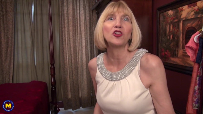 Mature Solo NL: Old blonde mature with hairy pussy masturbates with her sex...