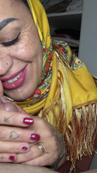 Une Belle-mère Musulmane À Gros Nichons En Hijab Se Fait Baiser Par Son Beau-fils