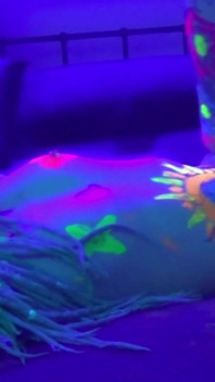 Blacklight divertido con Melanie Sugar
