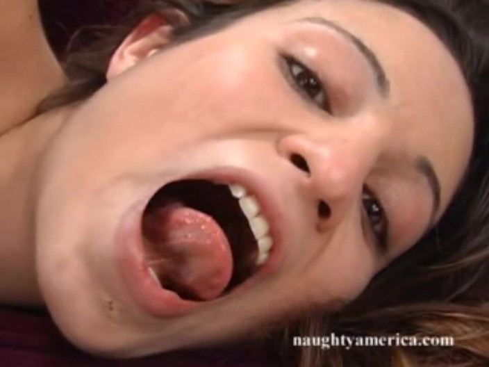 My Sister's Hot Friend: Amber rayne fickt im wohnzimmer mit ihren piercings