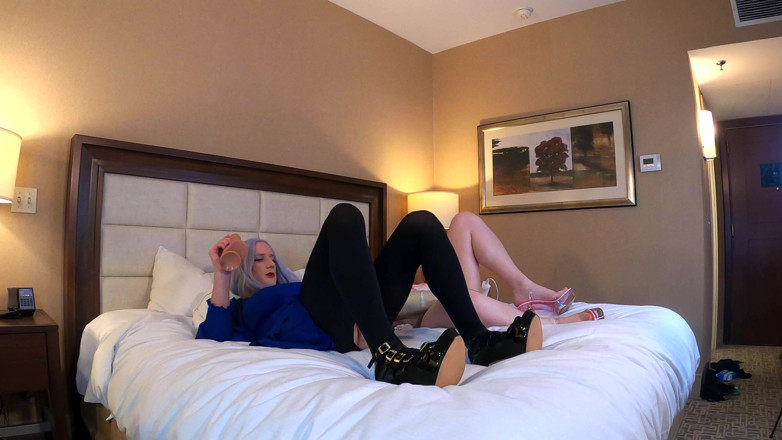 Sissy Bailey Wilde: Banci dominan mengongkek femboy kesucian