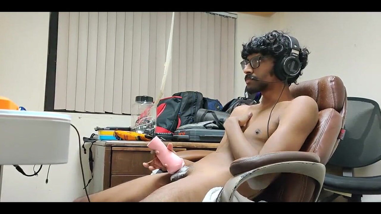 NANDgasm: Iată un videoclip cu mine doar în mod normal, masturbându-mă