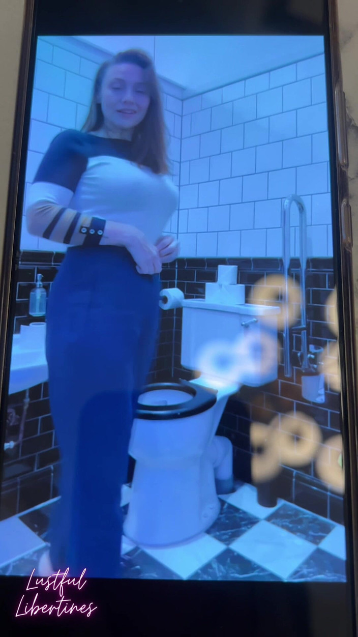 Lustful Libertines: İş arkadaşımın bana yanlışlıkla videosunu gönderdiğini sanmıyorum.