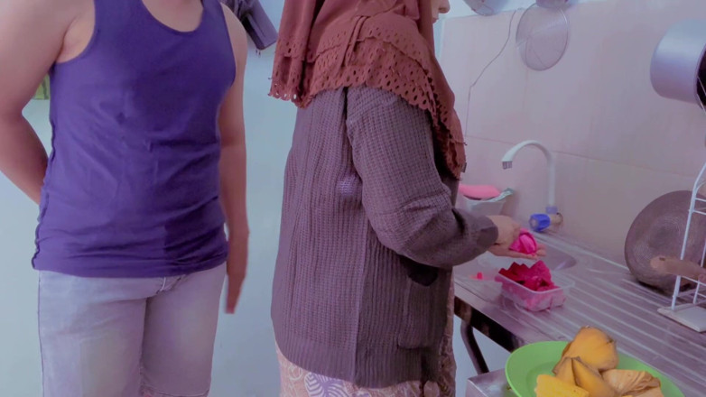 Nadalyne: Budhe Cooking Harassed by Naughty Stepbrother