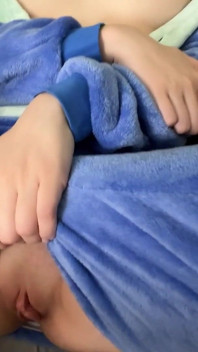 Moje nevlastní sestra mě požádala, abych jí rozepnula pyžamo – co se mohlo pokazit?